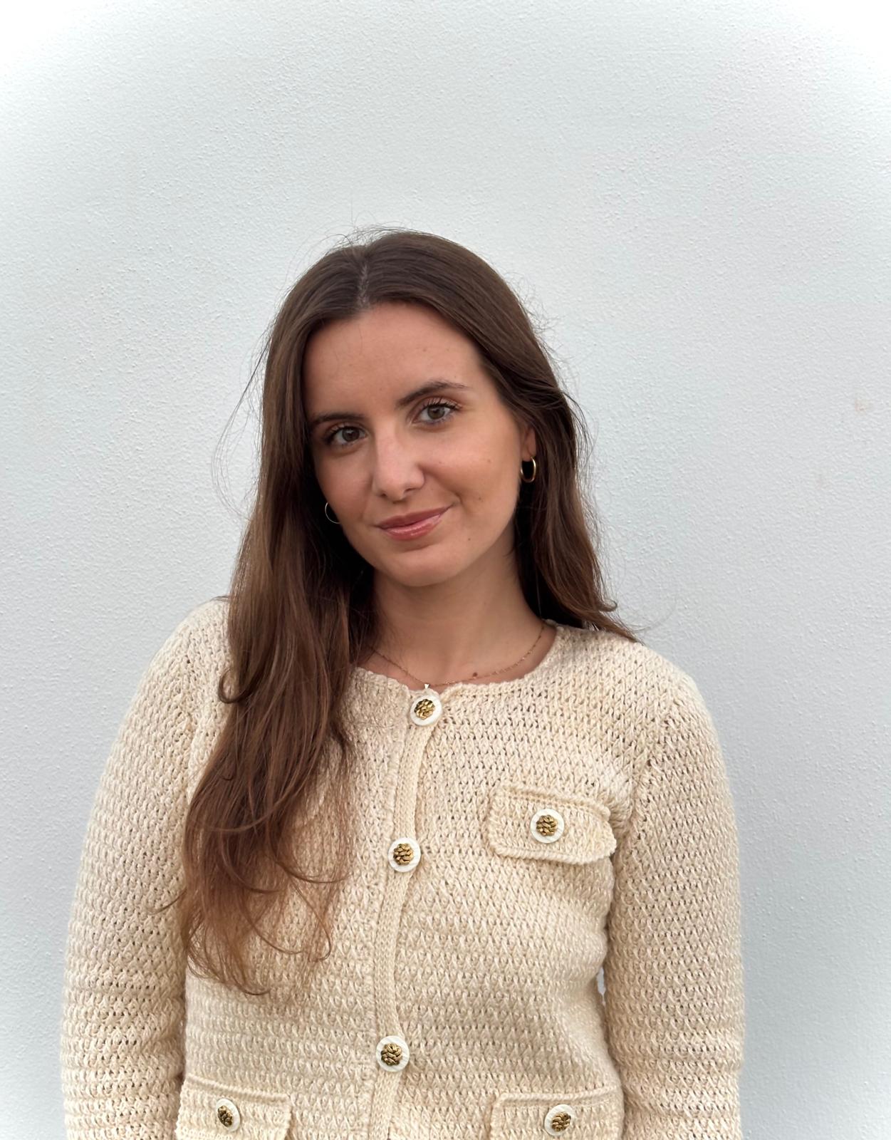 Isabel Ortega GRADUADA EN PSICOLOGÍA // MÁSTER OFICIAL EN PSICOLOGÍA SANITARIA // MÁSTER OFICIAL EN INVESTIGACIÓN